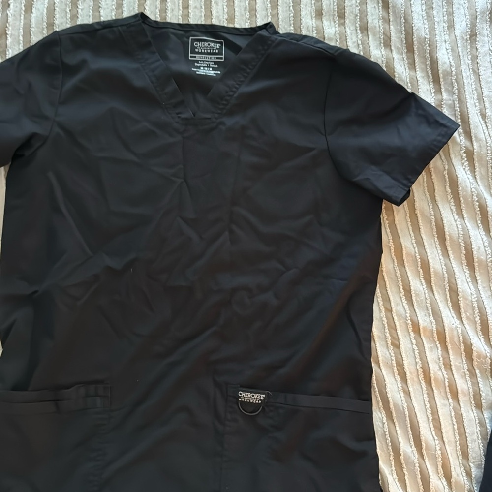 Cherokee scrub top
